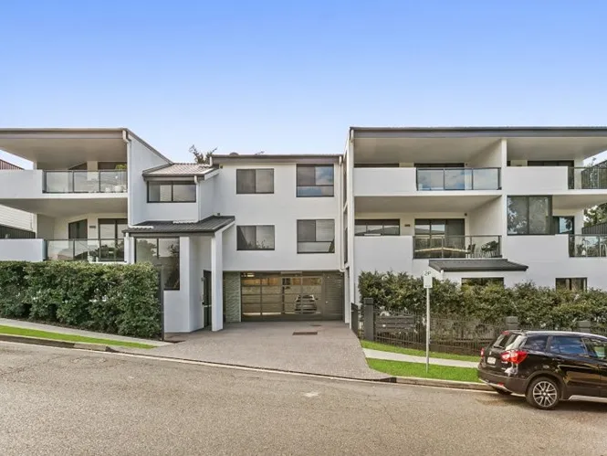 Modern and Chic Apartment Living in the Heart of Yeronga!