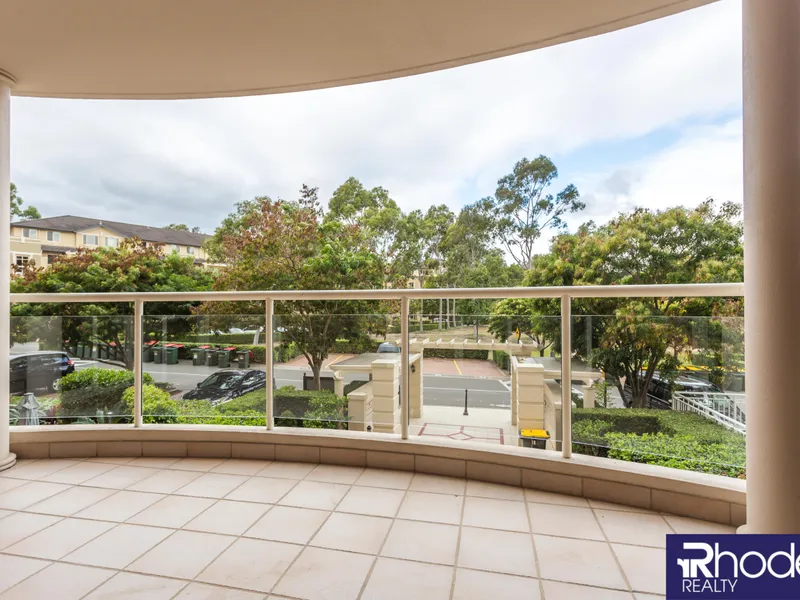 Impressive apartment in resort-style setting - recently refreshed