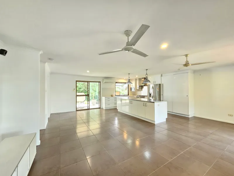 FANTASTIC 3 BEDROOM WITH A SEPERATE 1 BEDROOM STUDIO