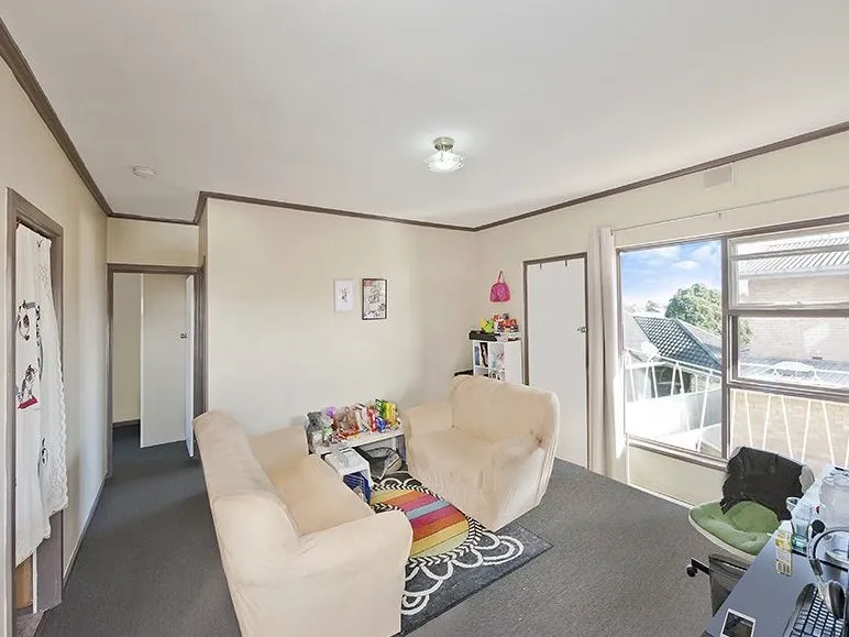 Neat 1st Floor 2 bedroom Unit