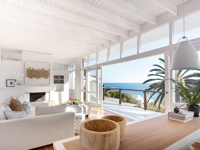 Iconic Bungan Beach - Classic Beach House - 180 metres to the Surf & Sand