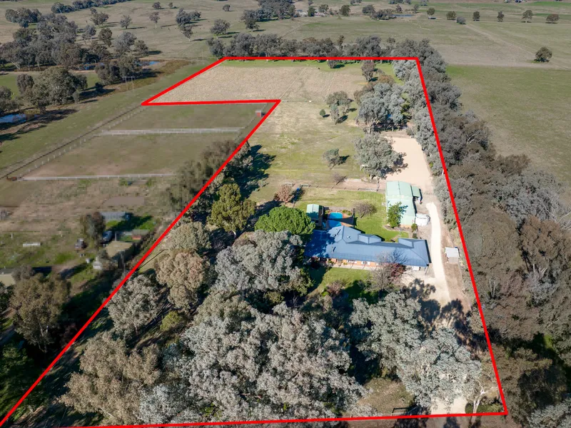 Ultimate Lifestyle Property On 12 Acres - 