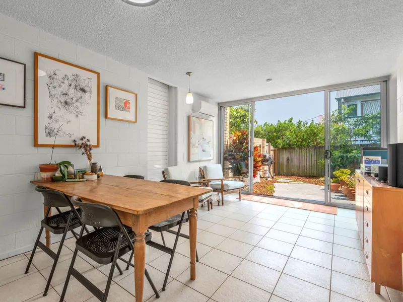 TWO BEDROOM TOWNHOUSE IN THE HEART OF CLAYFIELD