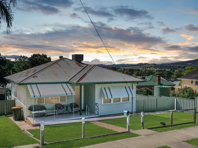 3 BED WEATHER BOARD HOME IN CENTRAL LOCATION