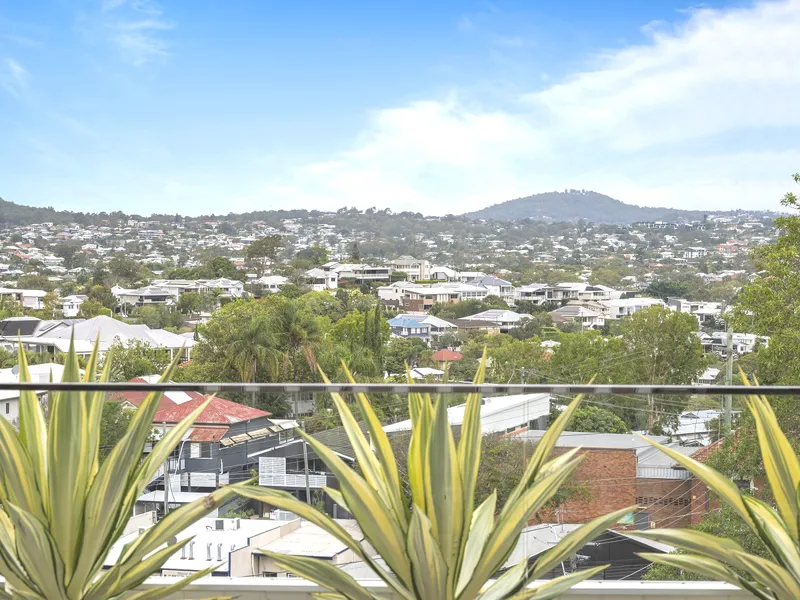 UNIQUE 4 LEVEL HOME IN THE PRESTIGIOUS QUADRANT 