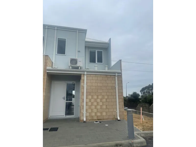 Ideal low maintenance, lock and leave Townhouse