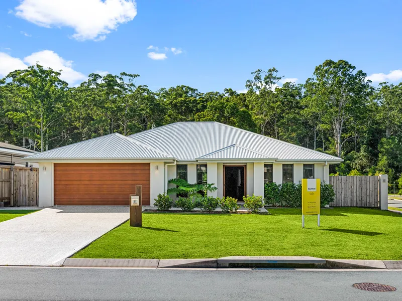 WOW!!! 5 BEDROOMS, 3 LIVING AREAS, LARGE 719M2 BLOCK, SIDE ACCESS!!! MUST SEE!!!