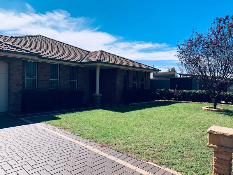 FOUR BEDROOM HOME IN YARRAWONGA ESTATE!! 