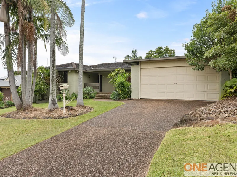 STUNNING FAMILY SIZED HOME WITH NEW PAINT