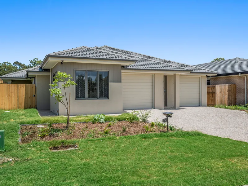 STUNNING DUPLEX IN PIMPAMA