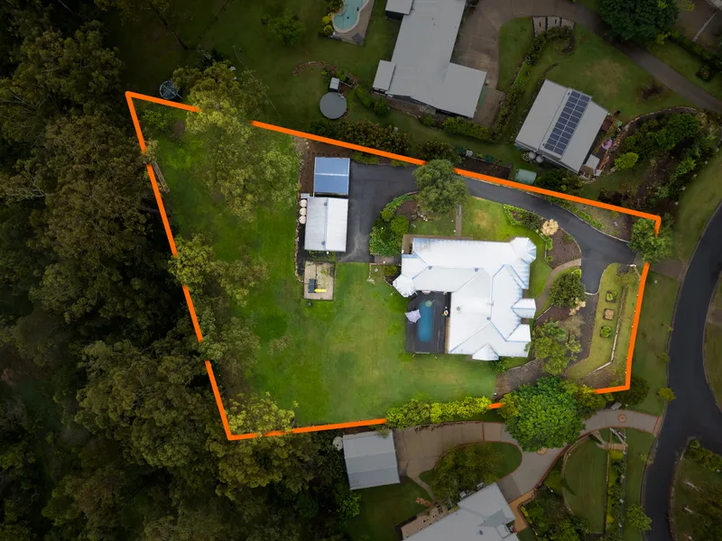 This stunning acreage home positioned on a quiet 4000sqm - unbelievable location has now become available !! Be Quick to secure