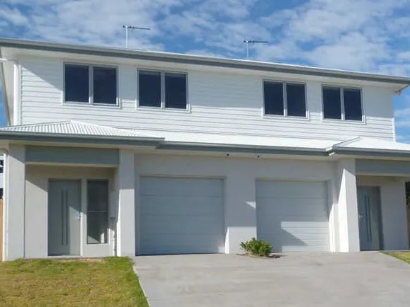 MODERN ELEVATED TOWNHOUSE