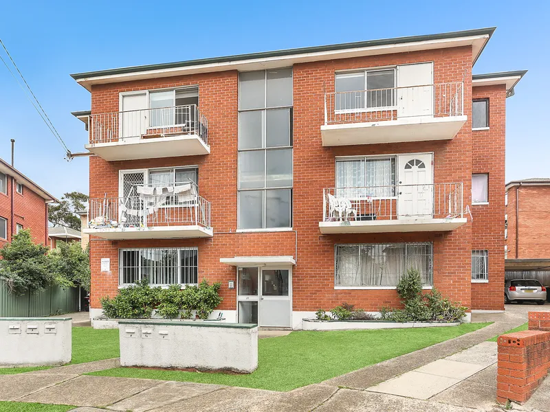 Quaint Top Floor Apartment in Cul-De-Sac