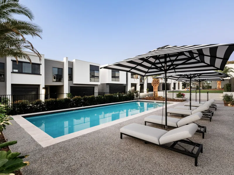 Contemporary Townhouse - Walking distance to train station