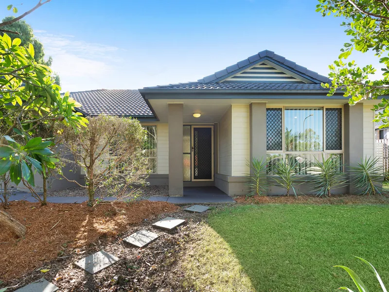 700m2 block with side access!