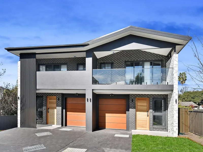 Introducing a Remarkable Five-Bedroom Duplex for Rent!