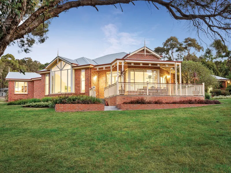 Quintessential Country Luxury on 2.4Ha (6 acres)