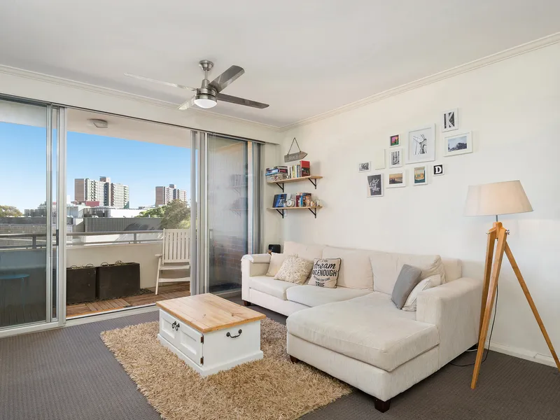 DEPOSIT TAKEN - 1 Bedroom Apartment with Spectacular City Outlook