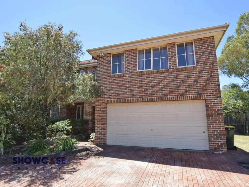 Townhouse 2 - Centrally Located - Walking distance to Carlingford Court & Village