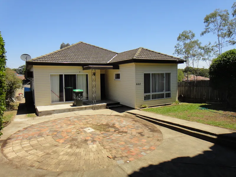 Close to Transport & Shops