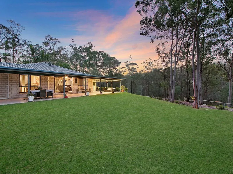 Spacious & Stylish 3-Bedroom Oasis on 2 Acres – Available Now in Greenbank