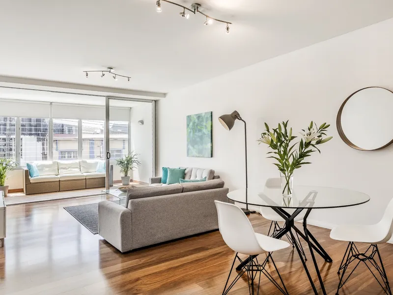 Fully furnished, northerly apartment in the heart of Crows Nest