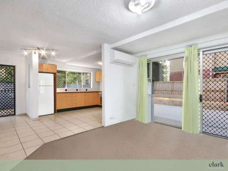 Rare Ground Floor 3 bed Unit with Courtyard