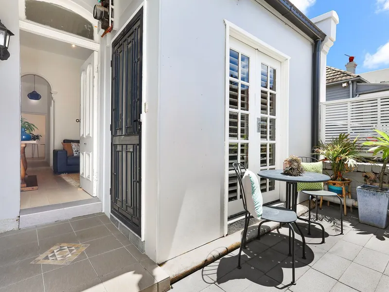 Brilliant Dual-Level Semi Offers Superb Privacy