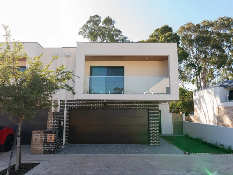 BRAND NEW LUXURIOUS HOUSE! ENJOY THE EXECUTIVE LIFESTYLE! 