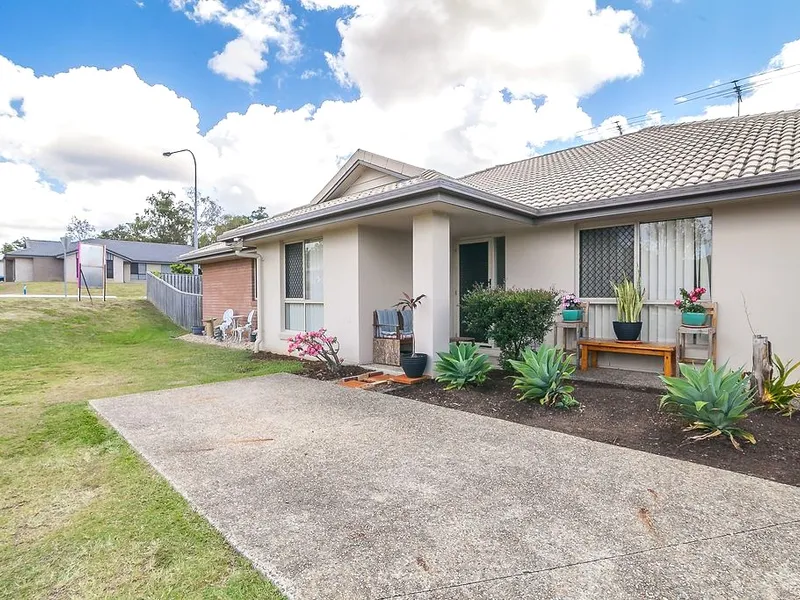 EXTRA LARGE 3 BED, 2 BATH DUPLEX