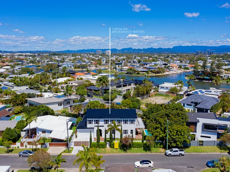 Newly Built Florida Gardens Entertainer