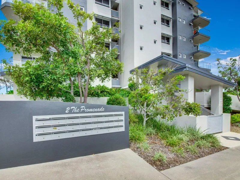 Executive Fully Air Conditioned Unit with Pool & River Views
