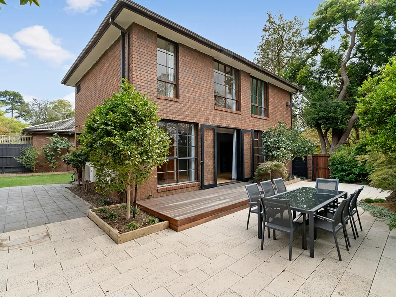 JAPANESE GARDENS – IMMACULATE TOWNHOUSE!