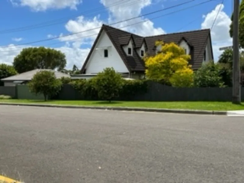 2 Storey House with detached self contained Garden Villa