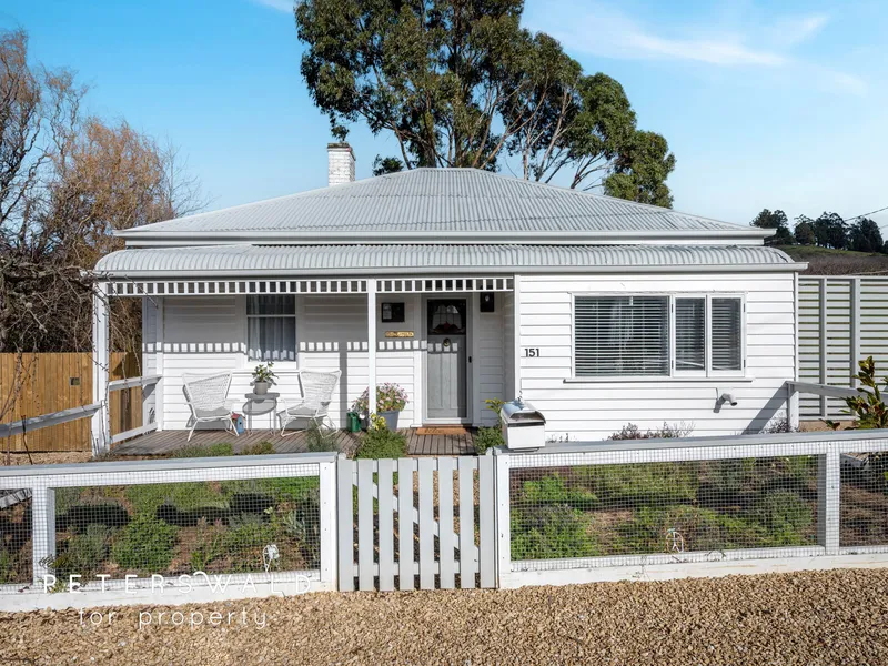 Country hideaway with contemporary comfort