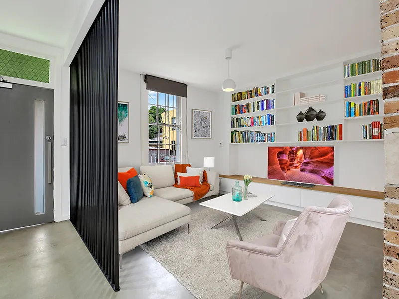 Architect designed freestanding home in central location