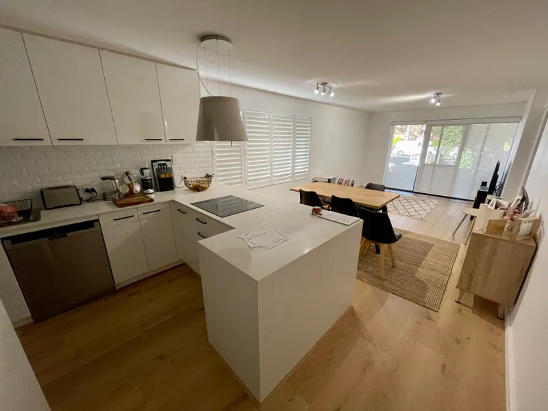 Fully renovated & spacious apartment