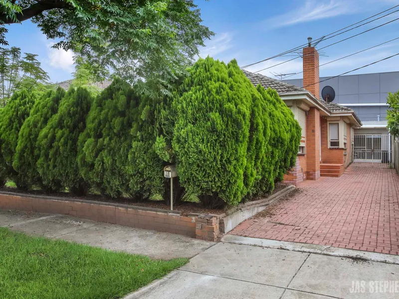 A spacious gem with a self contained unit