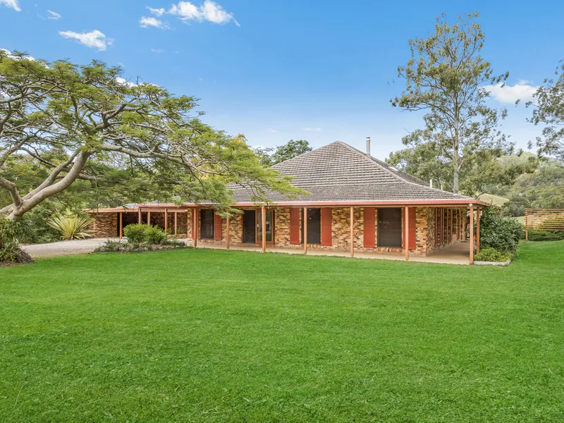 Country Homestead On 5 Lush Acres