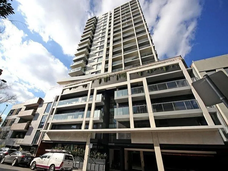 Stylish, spacious and huge balcony all in Central South Yarra!