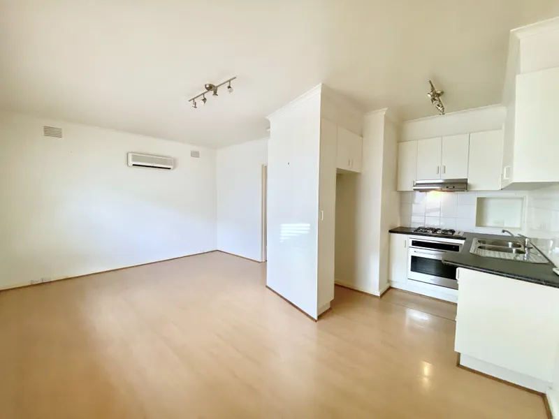 SPACIOUS GROUND FLOOR ONE BEDROOM APARTMENT IN EXCELLENT POSITION | HODGES CAULFIELD