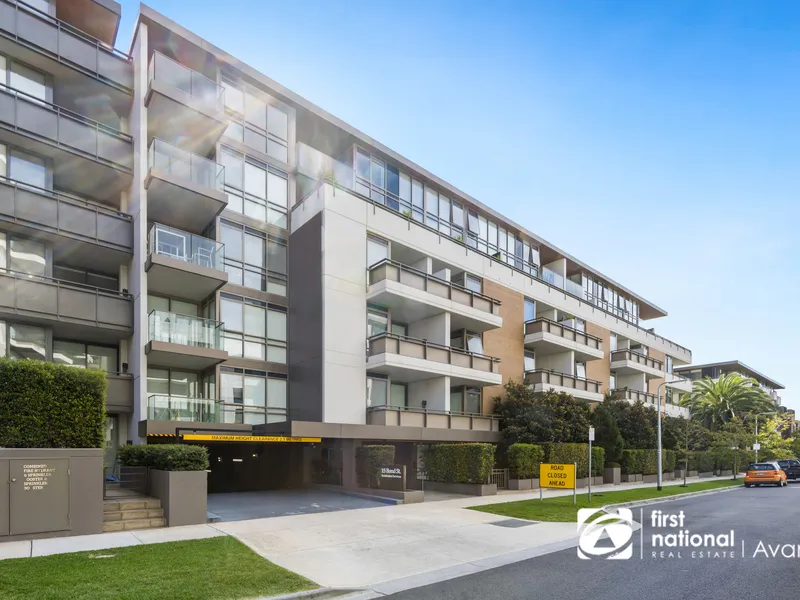 First Class Facility Apartment in Caulfield North!