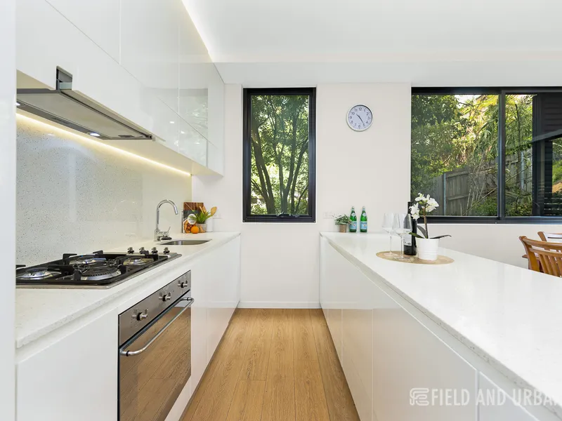 One bedroom with nice garden view in the heart of Dee Why