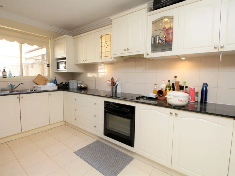 Beautifully Presented Townhouse In Prized Location