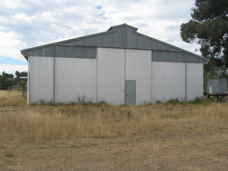 OPPORTUNITY ADJOINING THE AIRSTRIP