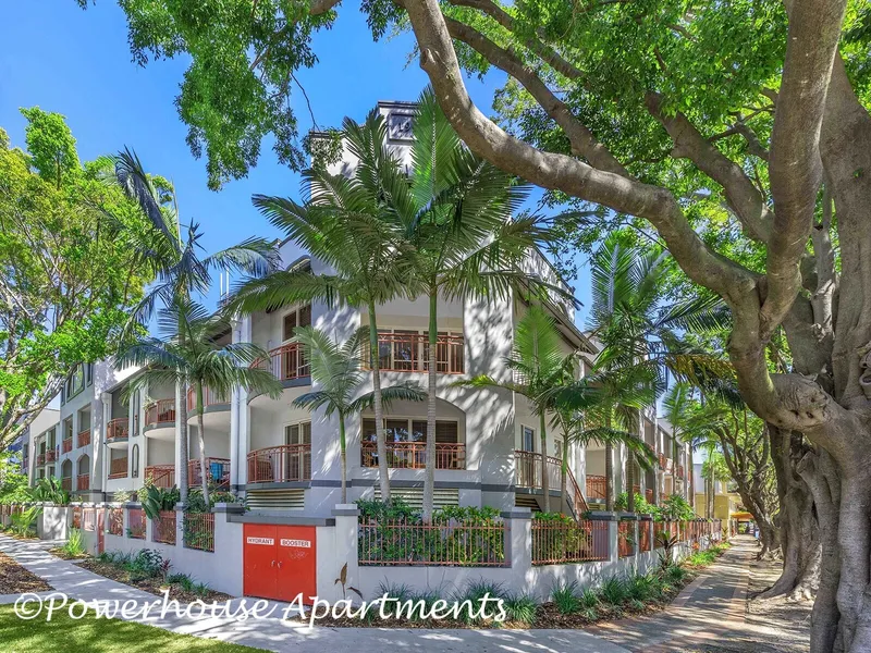 Unfurnished 2 bed 1.5 bath 1 car LOFT STYLE with LARGE Balcony