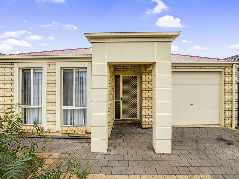 4 Bedroom Low Maintenance Family Home! 