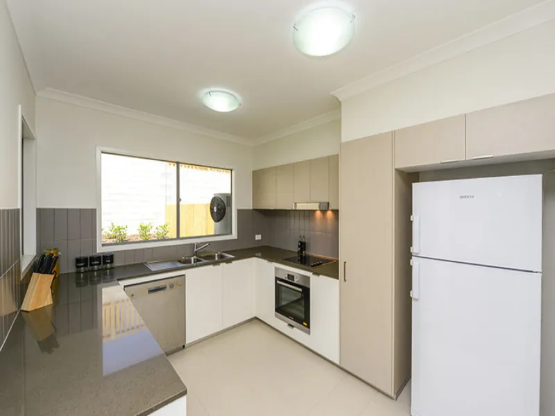 STYLISH MODERN TOWNHOUSE WITH A POOL