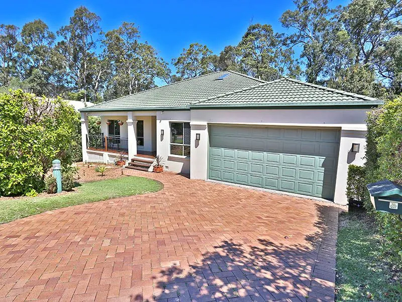 Extra Large family home – swimming pool & solar power