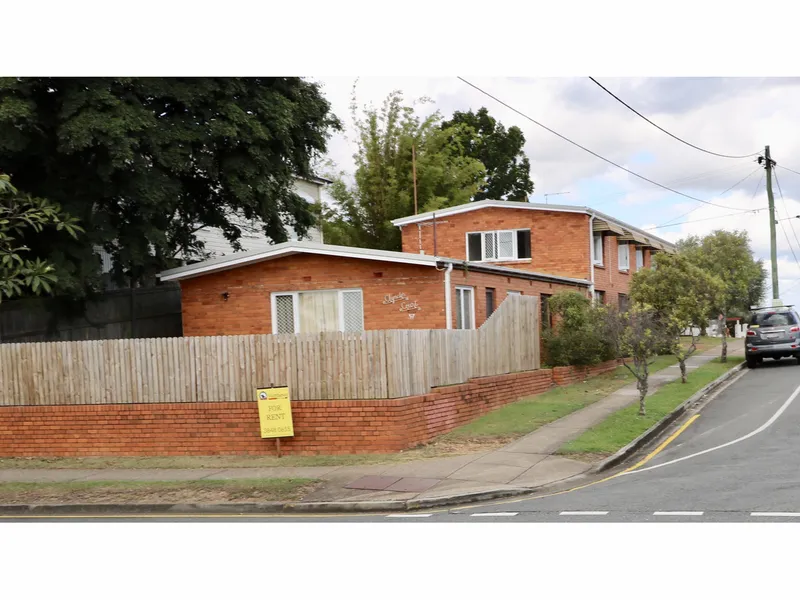 1 BEDROOM UNIT IN ANNERLEY!